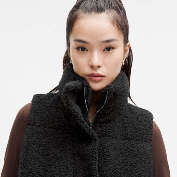 NWT Lululemon Wunder Puff Cropped Vest *Textured Fleece Teddy Black missing hood - Picture 2 of 2